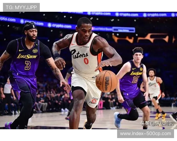 杜伦当选《SLAM》杂志封面人物，活塞队友赛前集体上身纪念T恤