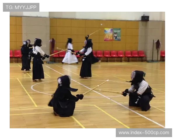 英超俱乐部2月社区活动启动，青训营开放日吸引超万名青少年参与